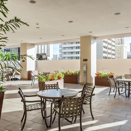 Private One Bedroom Condo, With Corporate Rental Car Savings Code Included, Free Onsite Parking Honolulu Esterno foto