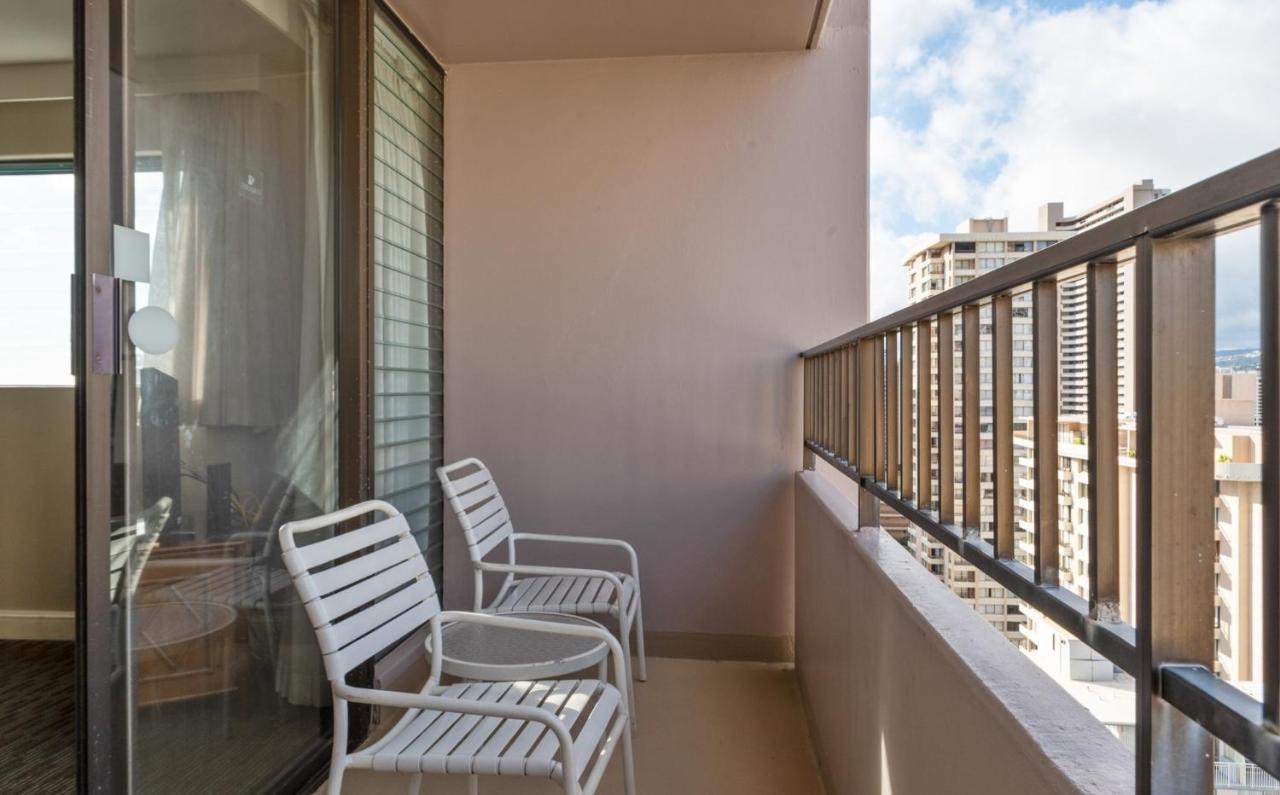 Private One Bedroom Condo, With Corporate Rental Car Savings Code Included, Free Onsite Parking Honolulu Esterno foto